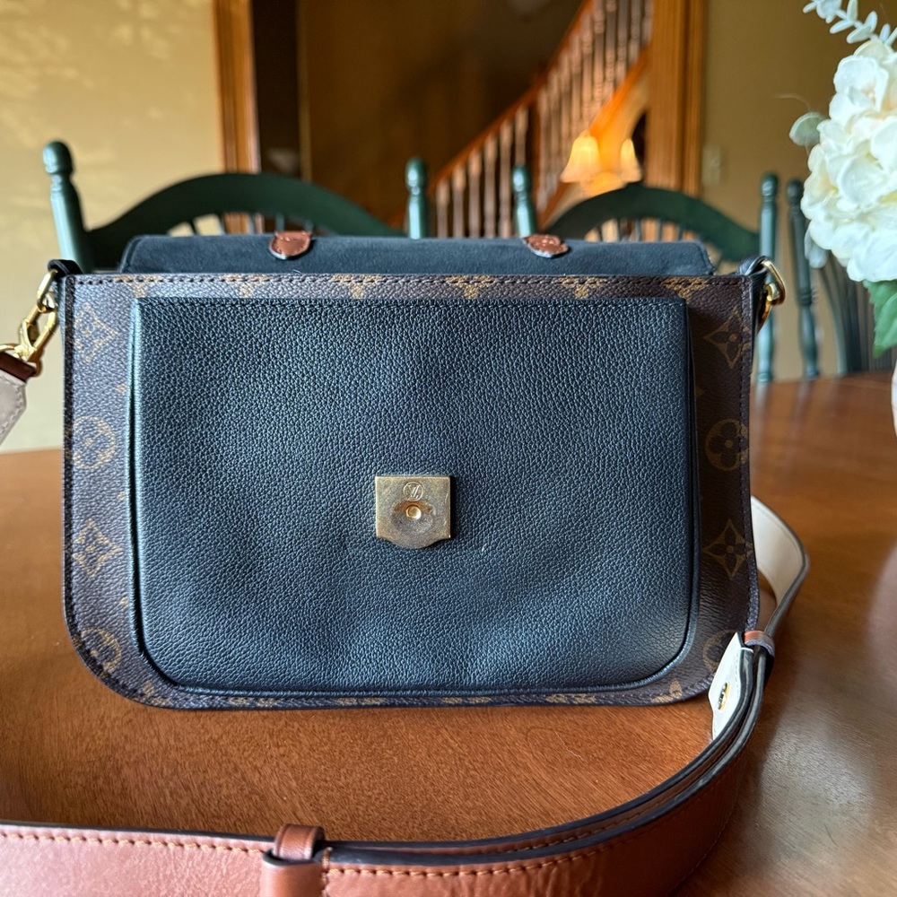 Louis Vuitton Vaugirard Monogram Crossbody bag. - Picture 5 of 9